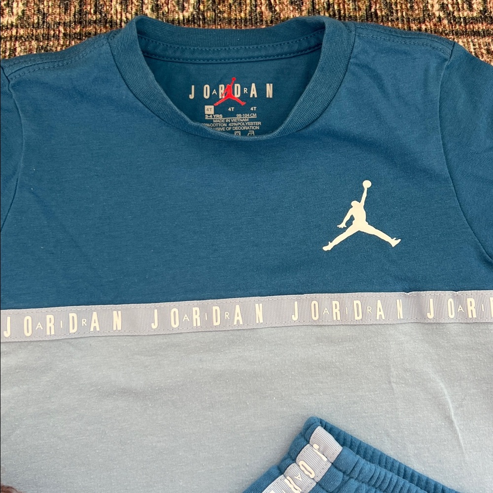 JORDAN| boys 4t matching short set - Picture 2 of 3